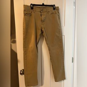 Mens Dockers khaki pants. Great condition!